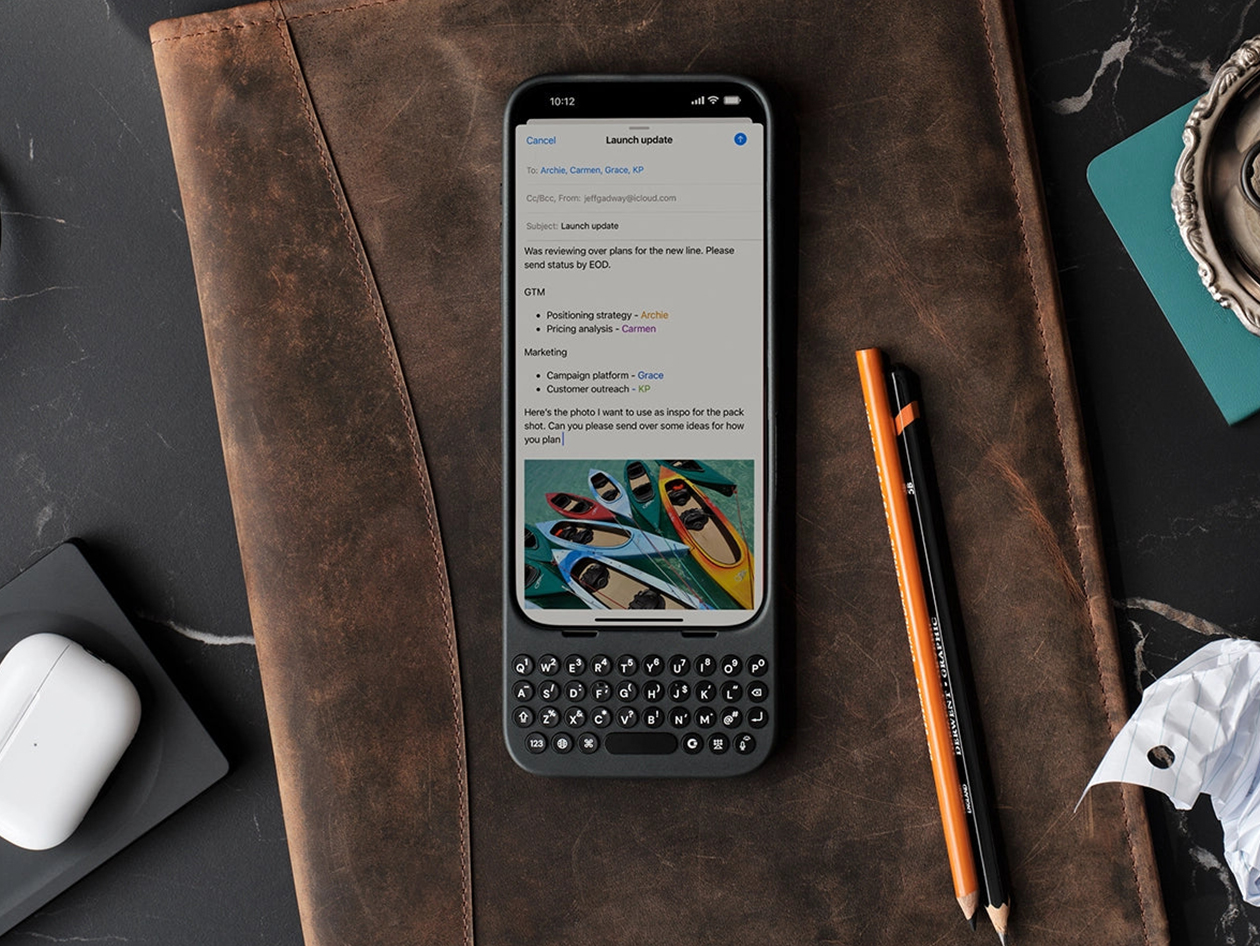 Clicks Keyboard Phone Case (Onyx/iPhone 16 Pro)