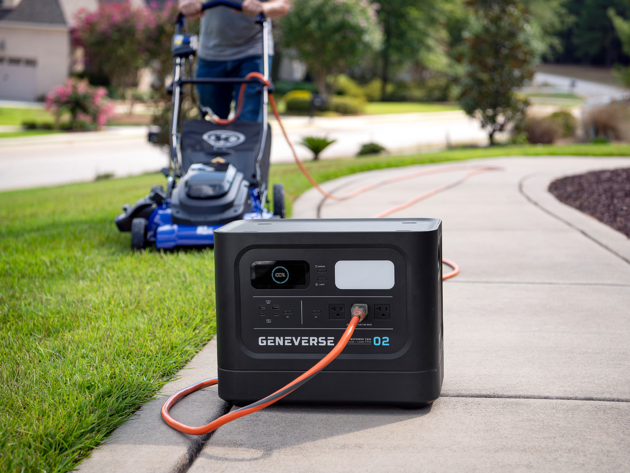 HomePower PRO Solar Generator ONE PRO + TWO PRO + 4 Solar Panels (800W) - 2-4 People