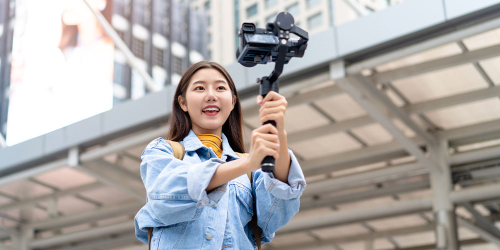 Vlogging: Learn YouTube Secrets to Become a Success