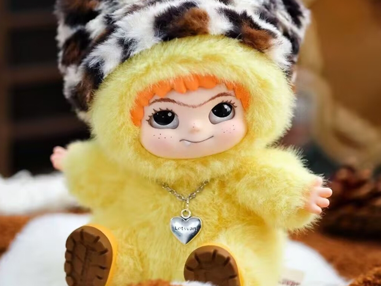 Wakuku Adorable Collectible Figure (Yellow/Black)