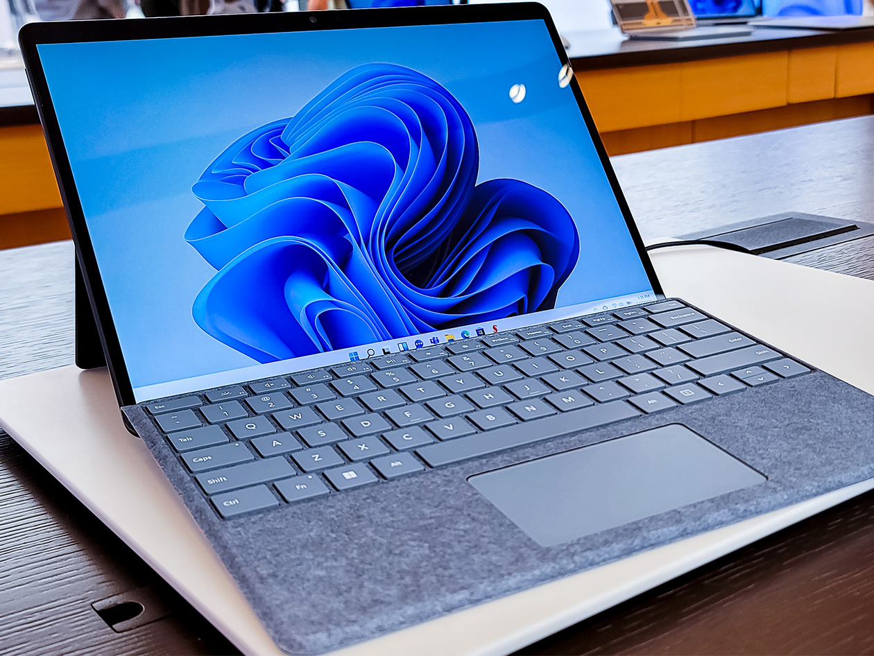 Microsoft Surface Pro 8 (2021) i7 3GHz 16GB RAM 256GB SSD (Refurbished)