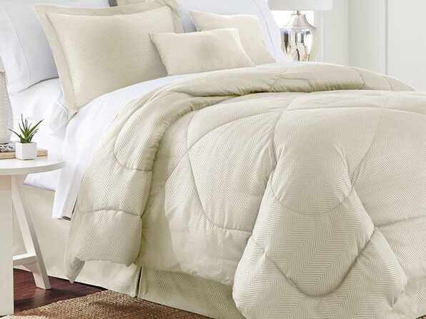 Chevron Comforter 6 Piece Set In Queen Ivory Joyus