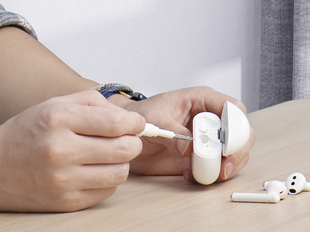 Don’t Play Your Hygiene by Ear With This AirPod Cleaning Pen_2