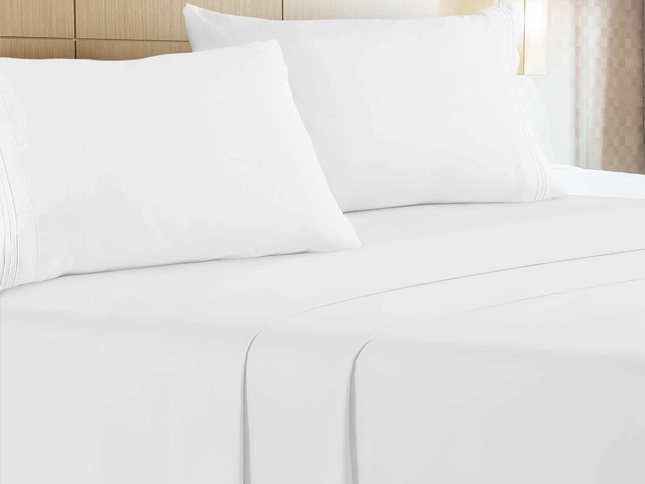 The Luxe 4-Piece Microfiber Bed Sheet Set (White/Queen)