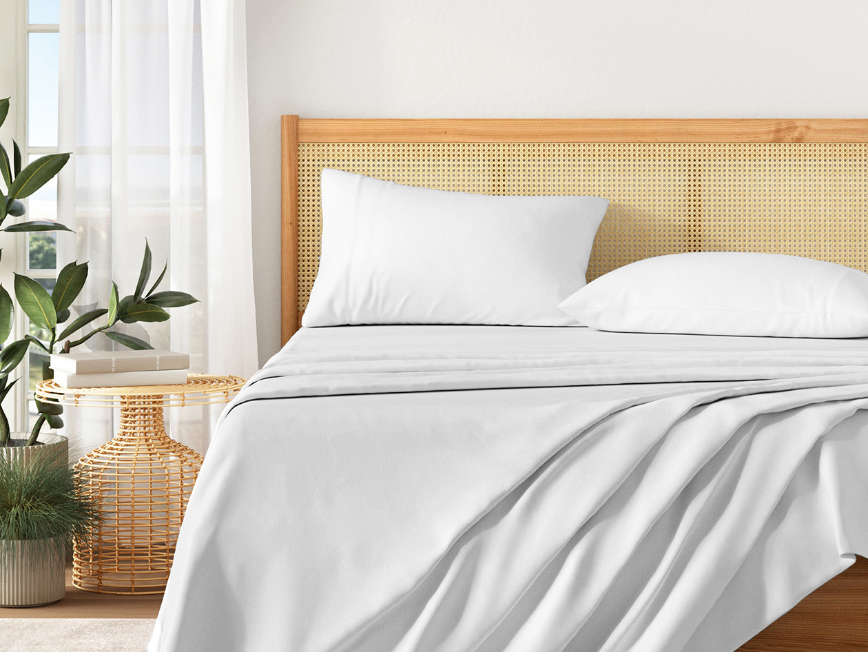 4-Piece Pre-Washed Microfiber Sheet Set (White/Queen)