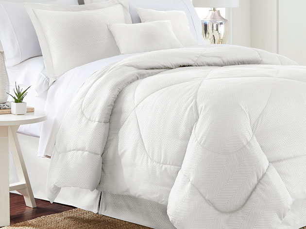 Chevron Comforter 6-Piece Set in Queen (White)
