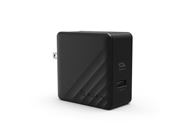 Omnia P5 Wall Charger + Travel Plugs (Black)