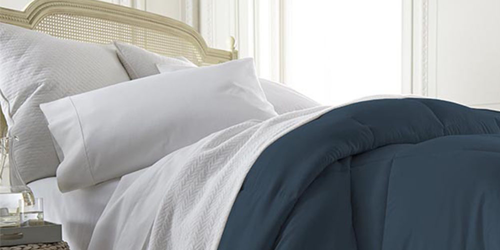 iEnjoy Home Down Alternative Navy Comforter (Full/Queen)