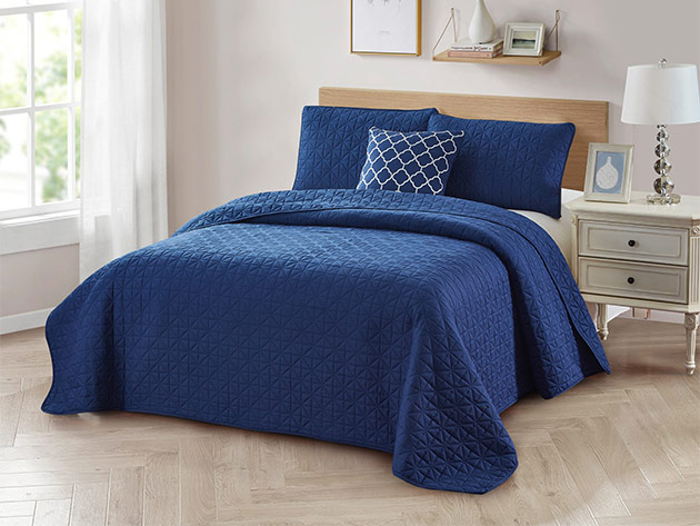 Bibb Home 4-Piece Quilt Set with Embroidered Pillow (Navy/King)