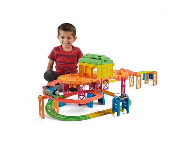 Fisher-Price Thomas and Friends Trackmaster Hyper Glow Station Toy Vehicle Playsets, Multicolour