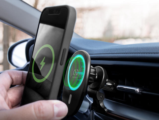 Naztech MagLock 15W Wireless Charging Vent Mount