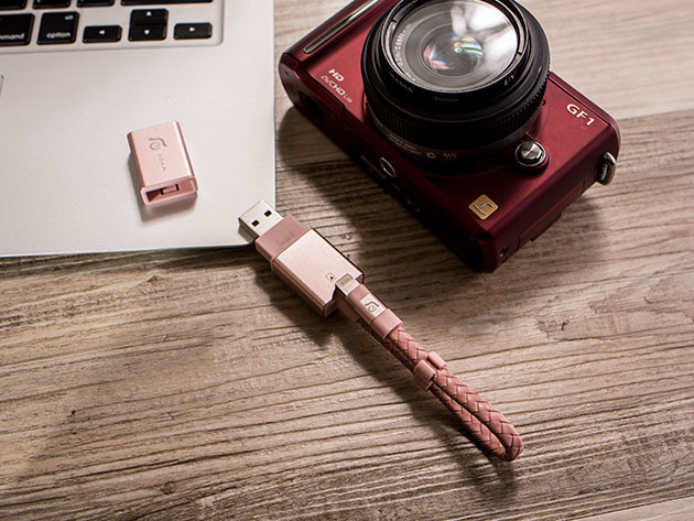 iKlips Wizard Storage Expanding Card Reader (Rose Gold)