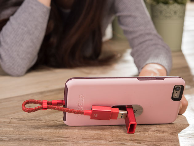 iKlips Wizard Storage Expanding iOS Card Reader (Red)