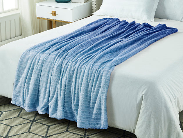 Colette Flannel Reversible Jacquard Throw (Navy)