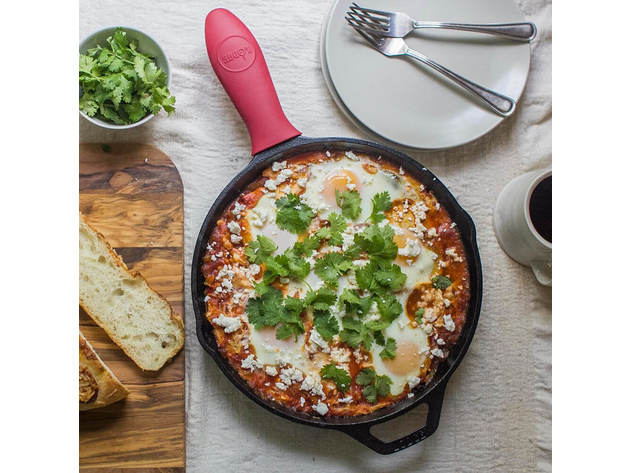 Lodge L8SKA1TS4 10.25 inch Cast Iron Skillet with Silicone Handle