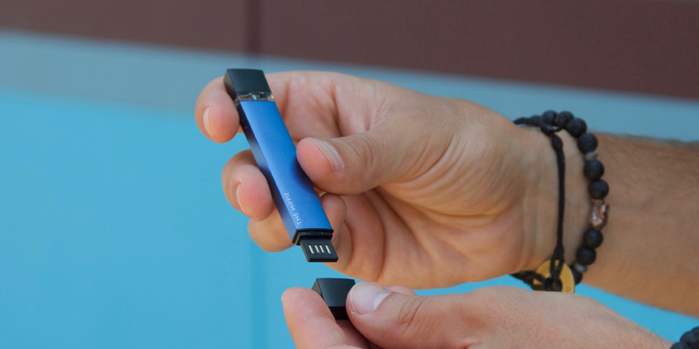 This pen-style portable vaporizer is incredibly lightweight and compact