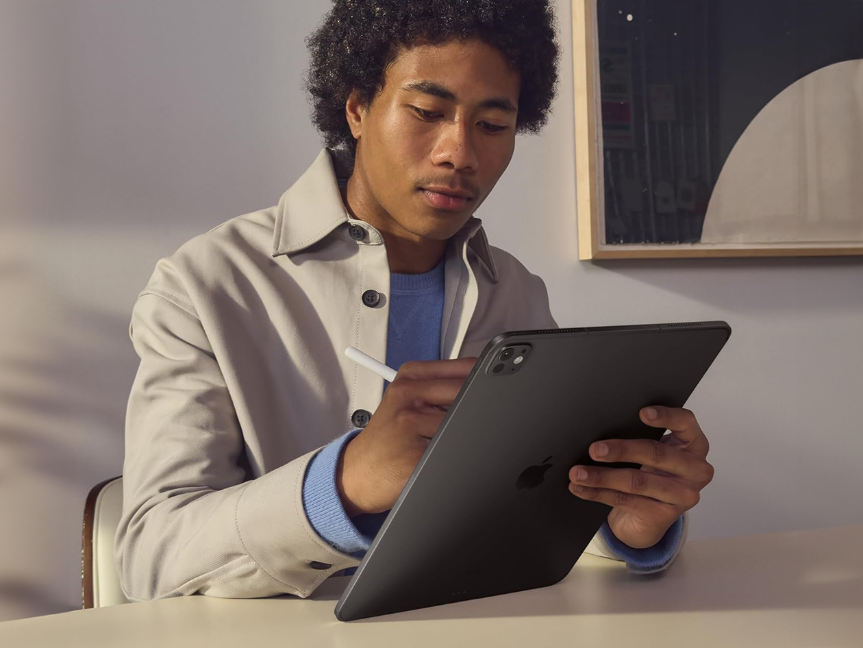 Apple iPad Pro 13" (2024) M4 512GB Wi-Fi + 5G Unlocked Silver (Refurbished)