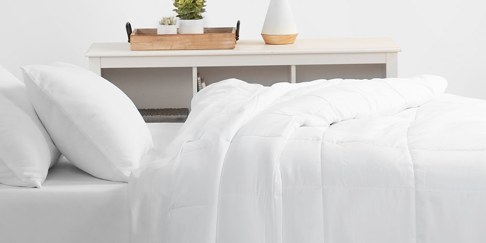 Home Collection All Season Down Alternative Comforter (King/White)